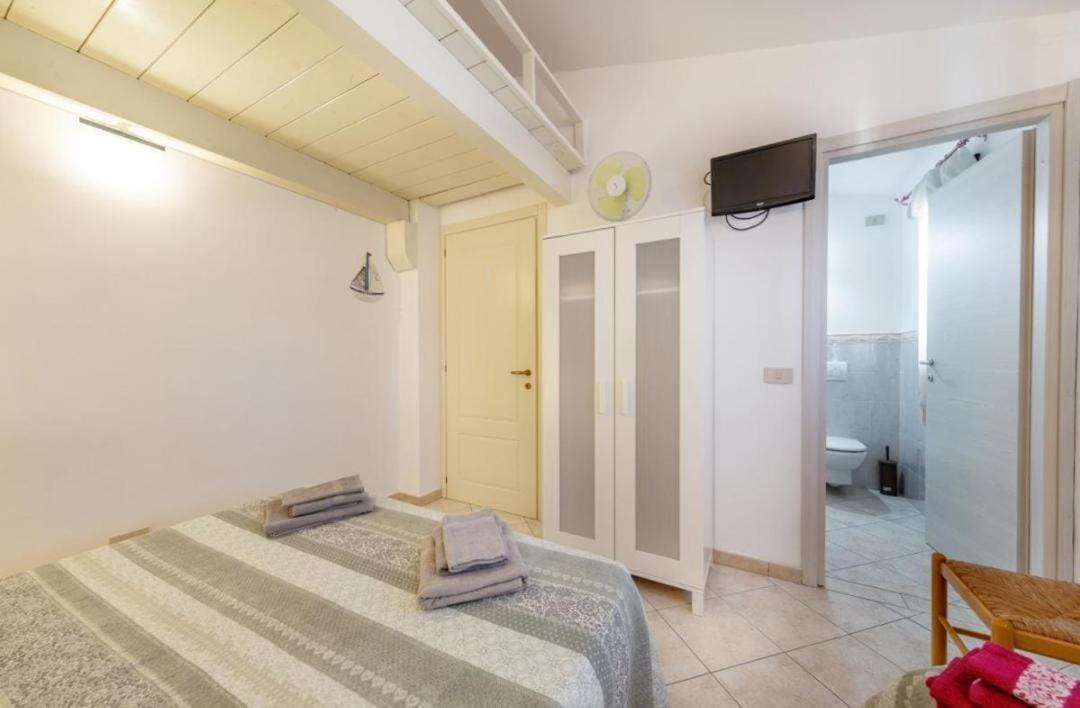 B&B Rotta Per Tavolara 포르토산파울로 외부 사진