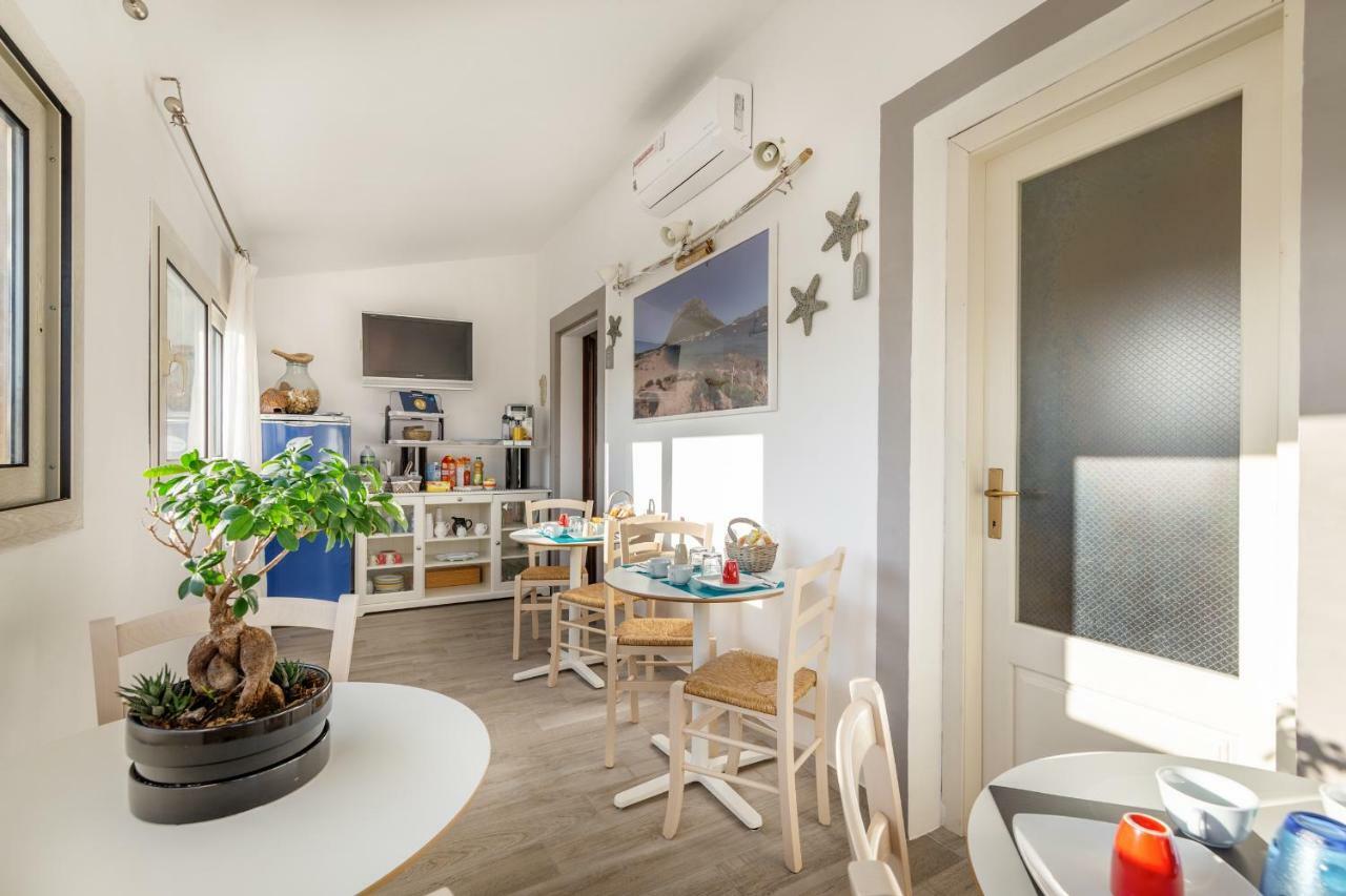B&B Rotta Per Tavolara 포르토산파울로 외부 사진